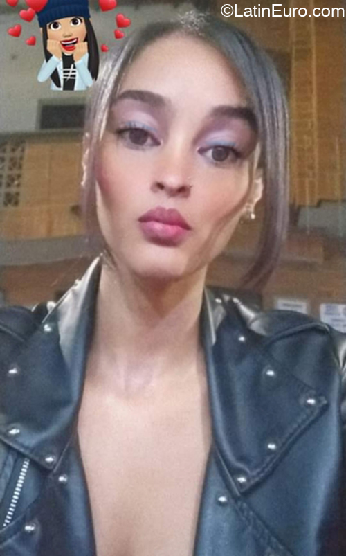 Date this nice looking Colombia girl Kiki from Medellin CO32176
