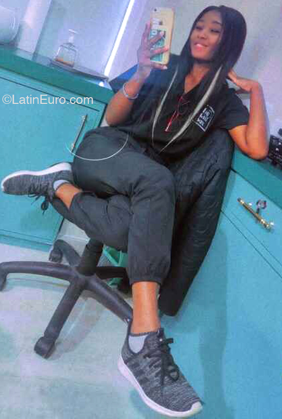 Date this nice looking Dominican Republic girl Karla from Santo Domingo DO43190