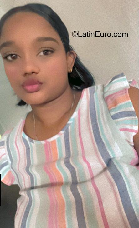 Date this delightful Dominican Republic girl Veronica from Santo Domingo Este DO43595