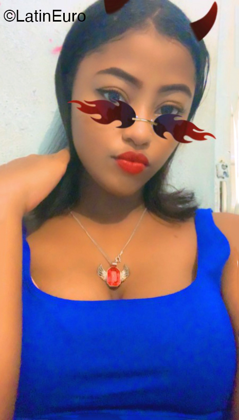 Date this voluptuous Dominican Republic girl Anaibels from Santiago DO43655