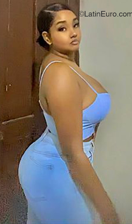 Date this nice looking Dominican Republic girl Cris from Santo Domingo Oeste DO43907