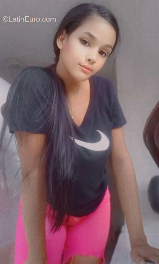 Date this beautiful Dominican Republic girl Lisanna from Santiago DO43934