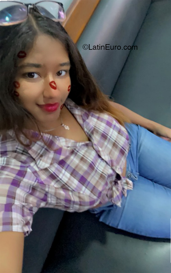 Date this passionate Dominican Republic girl Gabriela from Santo Domingo DO44014