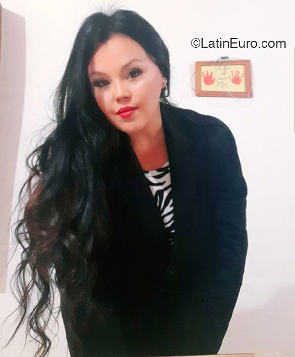 Date this delightful United States girl Denise from  AR906