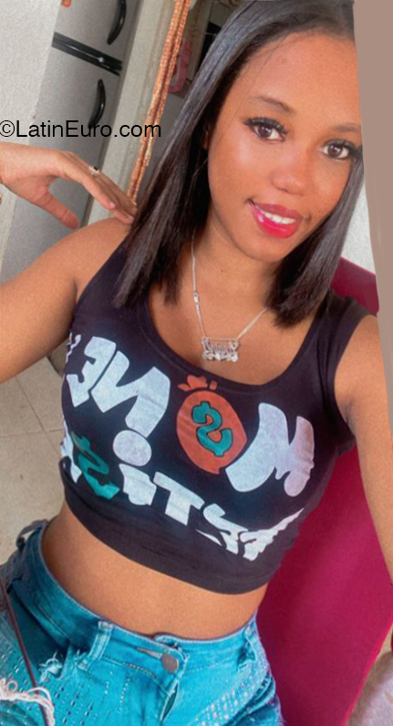 Date this nice looking Dominican Republic girl Loraine from San Pedro De Macoris DO44654