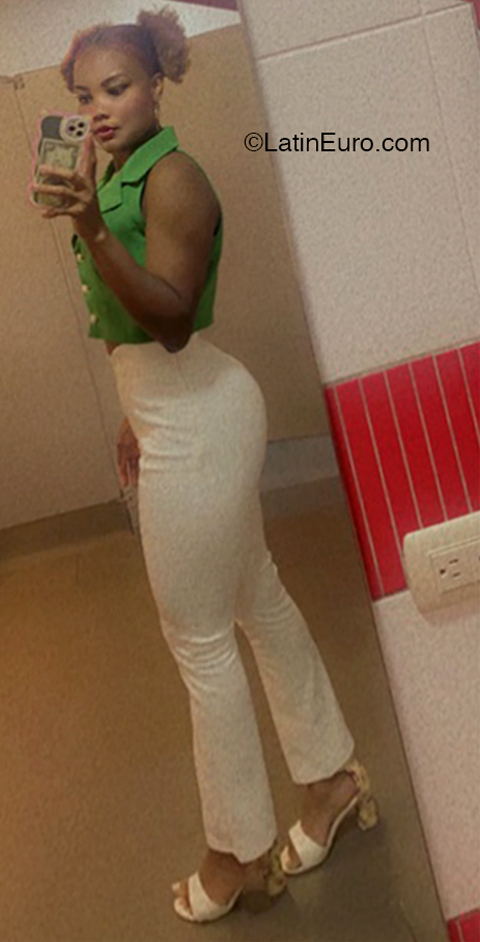 Date this happy Dominican Republic girl Katiana from Higuey DO45046