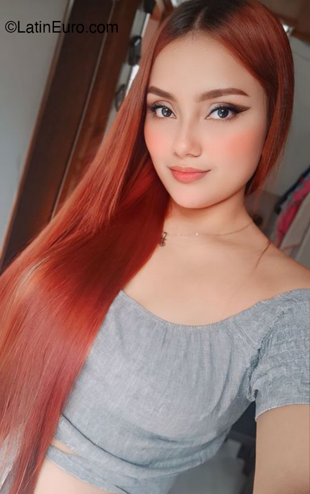 Date this hot Colombia girl Yerli from Bogota CO32326