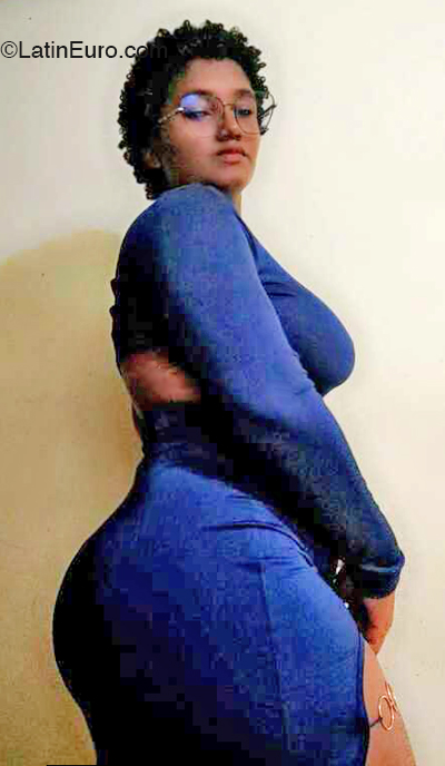 Date this athletic Dominican Republic girl Darianna from Santo Domingo DO46225