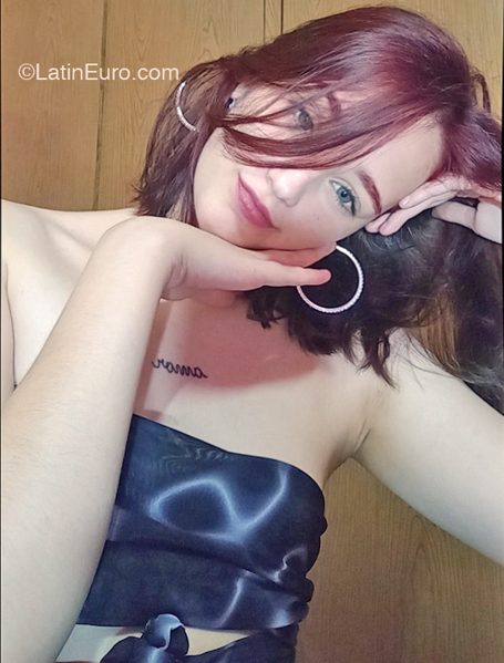 Date this young Bahamas girl Vik from  AR919