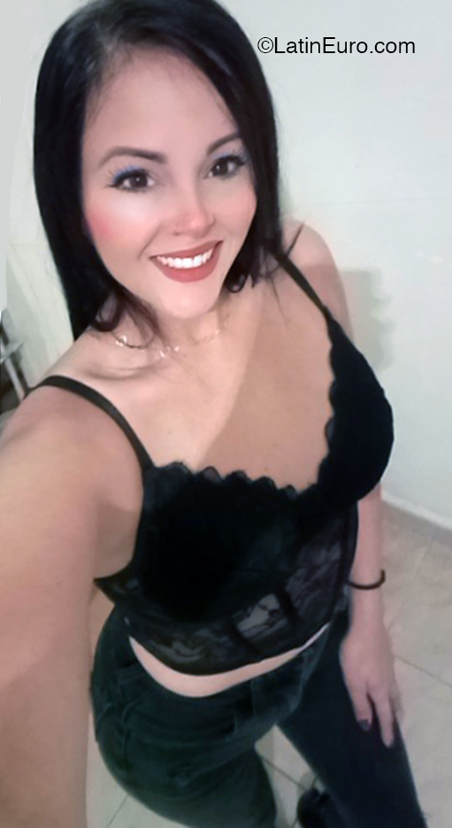 Date this good-looking Venezuela girl Dionella from Caracas VE4506