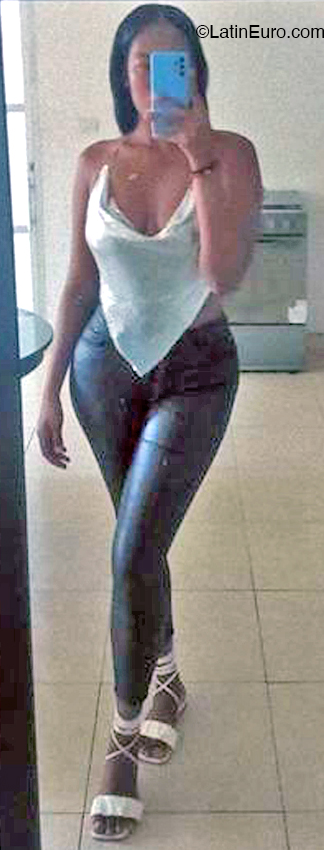 Date this cute Colombia girl Nayelly from Bogota CO32495