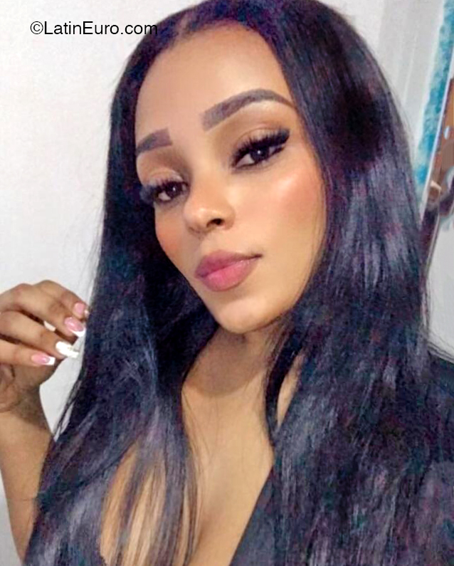 Date this gorgeous Colombia girl Maria from Medellin CO32511