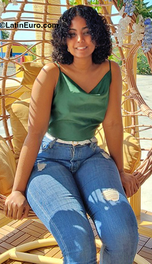 Date this athletic Dominican Republic man Anyara from San pedro de maciris DO47505