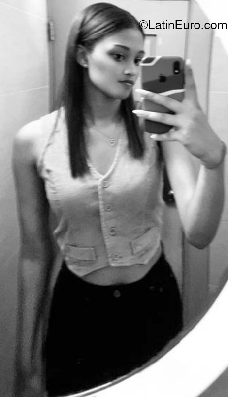 Date this voluptuous Dominican Republic girl Camila from Higuey DO47506