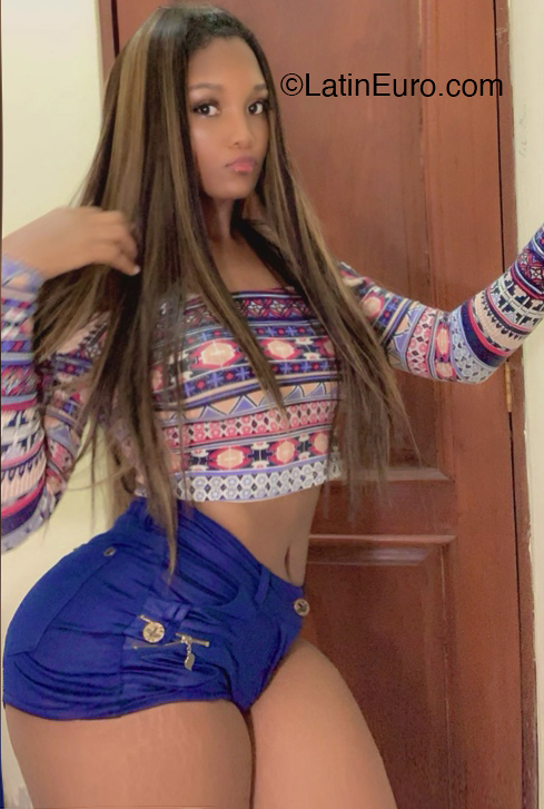 Date this attractive Dominican Republic girl Nica from Santo Domingo DO47519