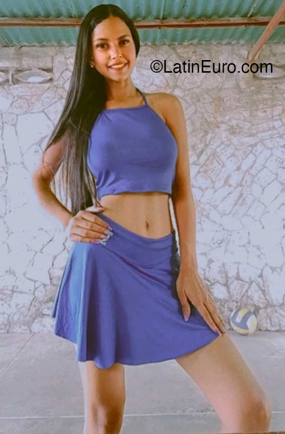 Date this beautiful Venezuela girl Mariana from  VE5276