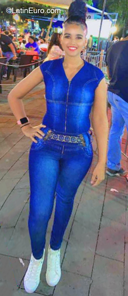 Date this charming Dominican Republic girl Mara from Santo Domingo DO47607