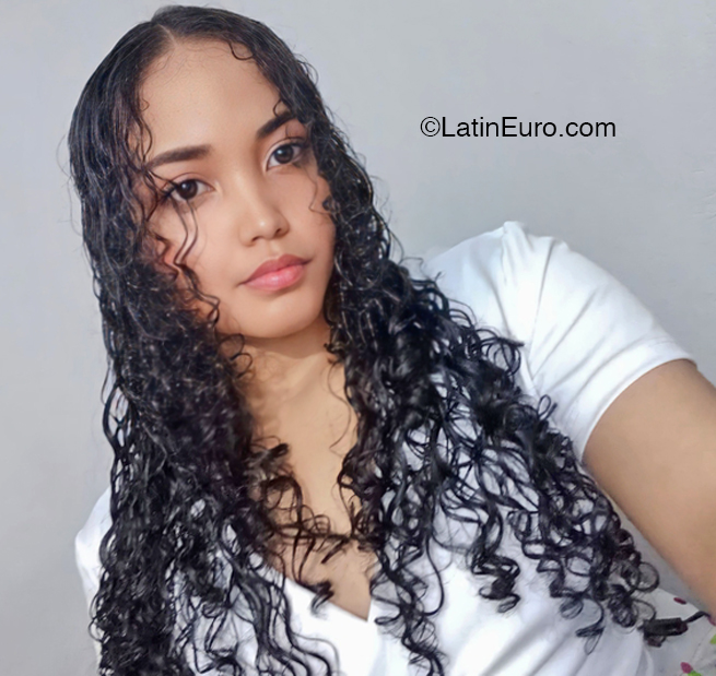 Date this foxy Colombia girl Maria from Medellin CO32576
