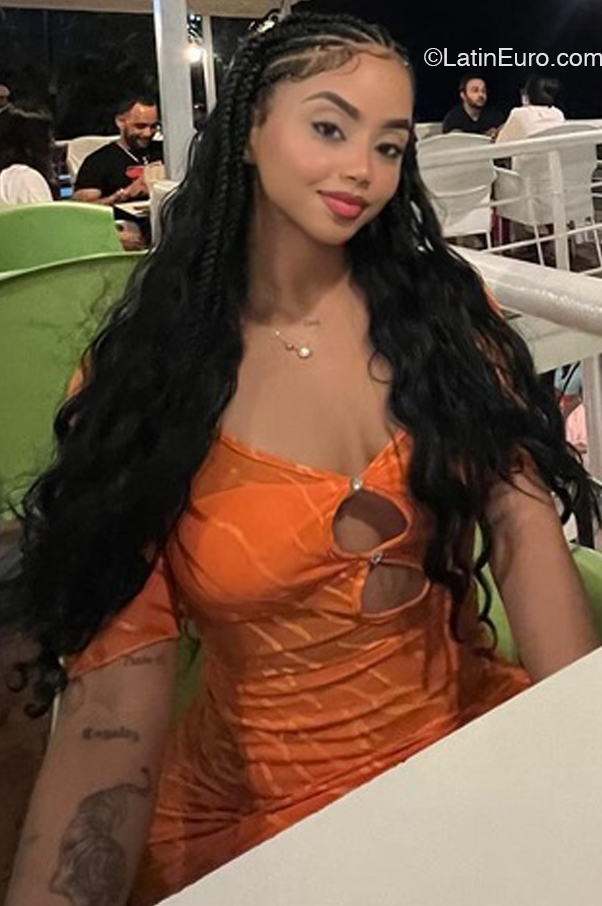 Date this good-looking Dominican Republic girl Claris from Santo Domingo DO48614