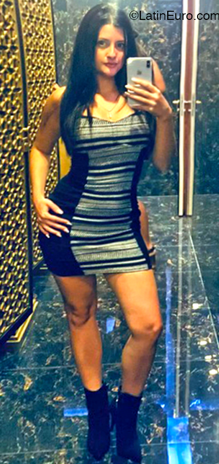 Date this stunning Argentina girl Agatha8 from Buenos Aires AR943