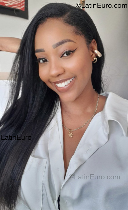 Date this stunning Colombia girl Vivian from Turbo CO32938