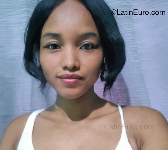 Date this attractive Honduras girl Lizeth from San Pedro Sula HN2970