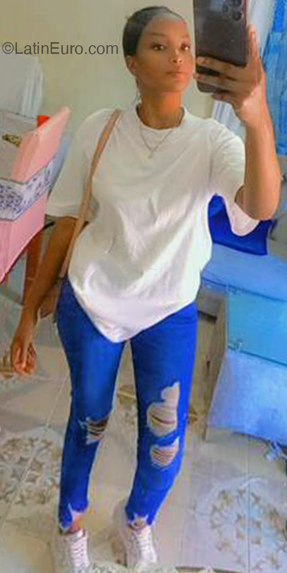 Date this exotic Dominican Republic girl Adana from Santo Domingo DO52827