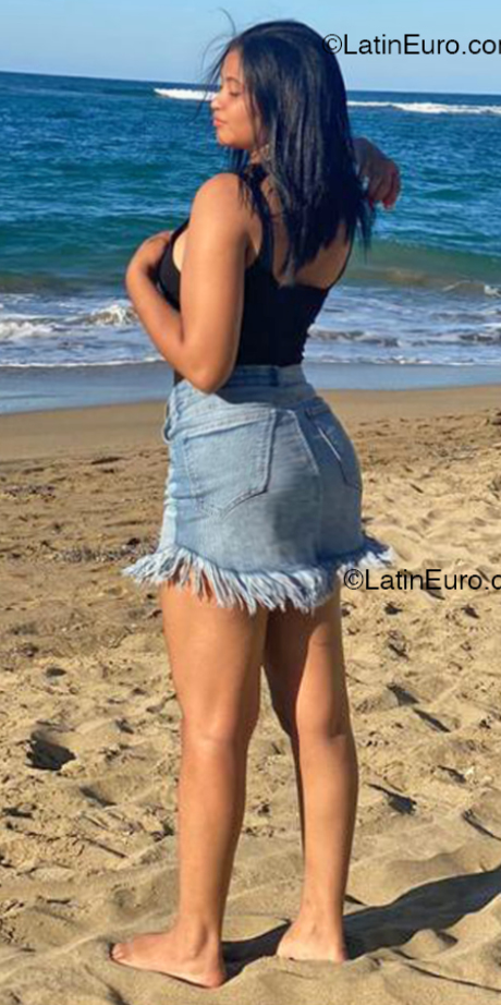 Date this sultry Dominican Republic girl Areysi from Nagua DO52842