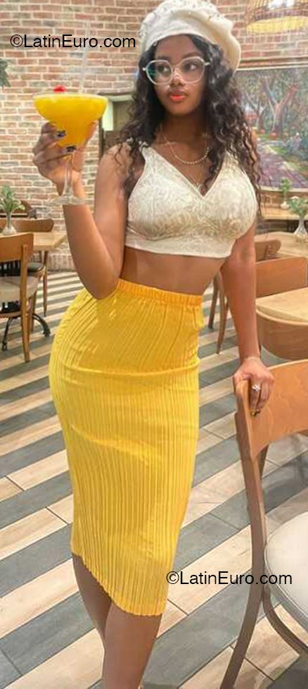Date this voluptuous Dominican Republic girl Elena from Santo Domingo DO55239