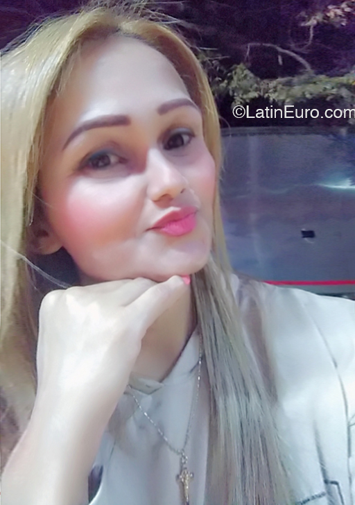 Date this foxy Colombia girl Kendall from Bogota CO33028