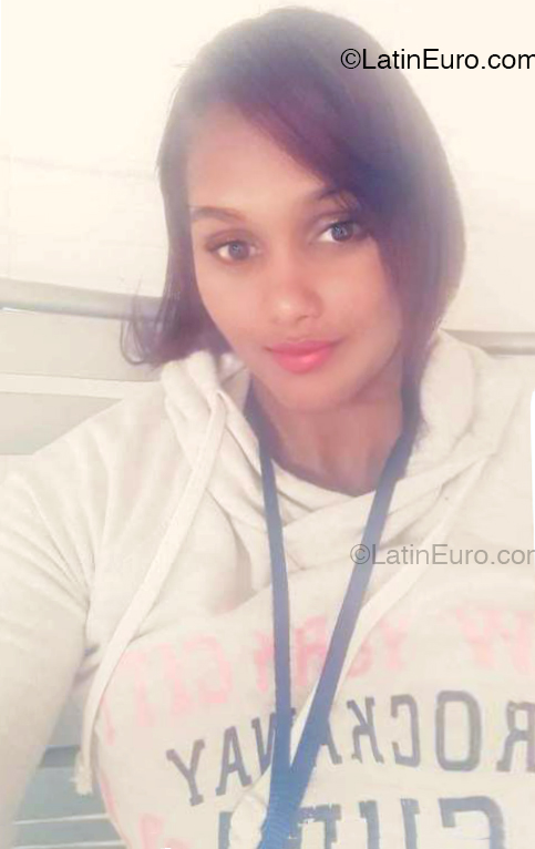 Date this happy Switzerland girl Jaylen from España DO53180