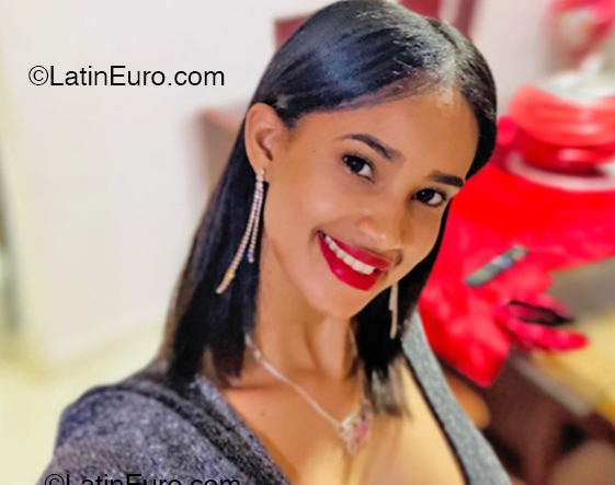 Date this sensual Dominican Republic girl Dily from La Vega DO53191