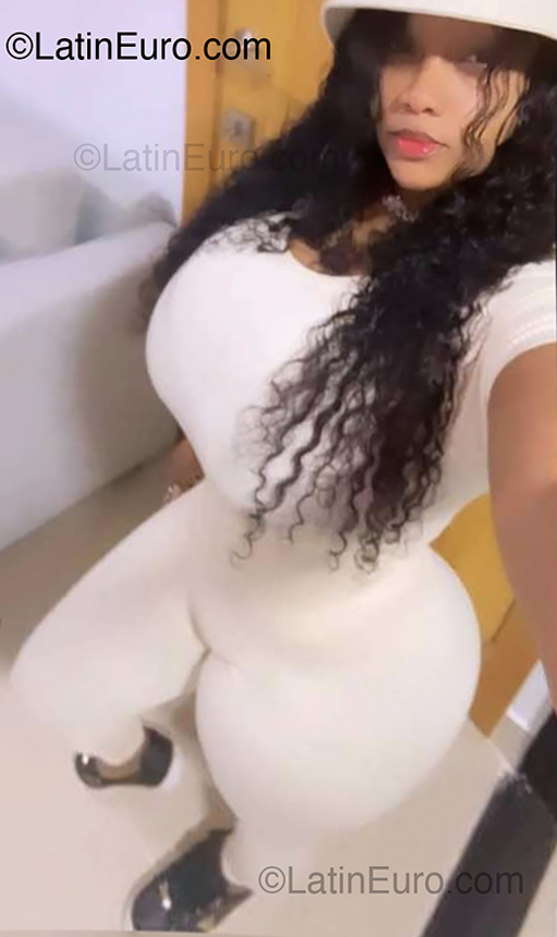 Date this athletic Dominican Republic girl Lirs from Santo Domingo DO53250