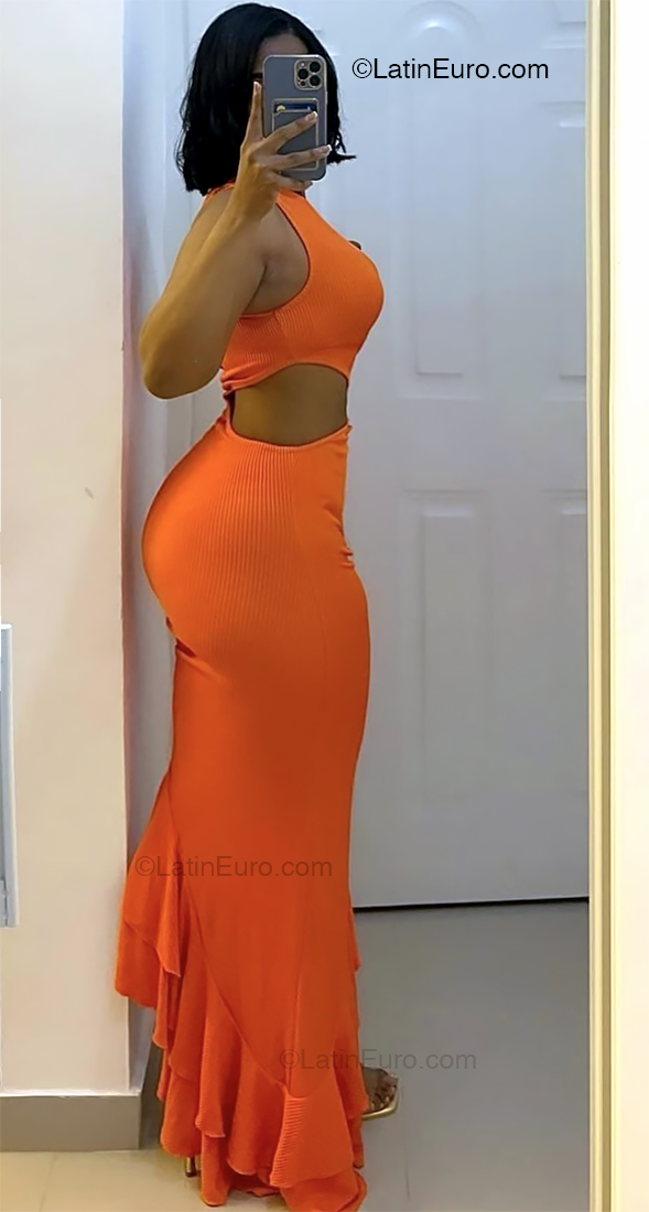 Date this georgeous Dominican Republic girl Yenifer from Santo Domingo DO53410