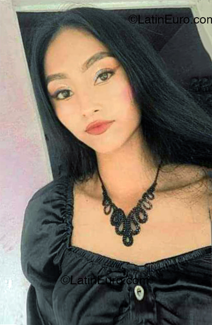 Date this gorgeous Mexico girl Elizabeth from Cancun MX2737