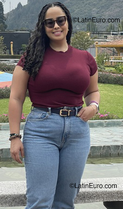 Date this pretty Dominican Republic girl Gio from Santo Domingo DO53536