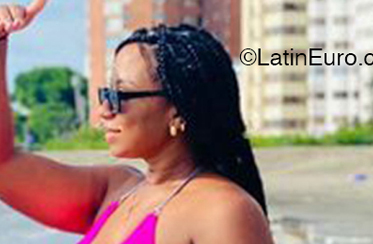 Date this georgeous Colombia girl Laura from Cartagena CO33542