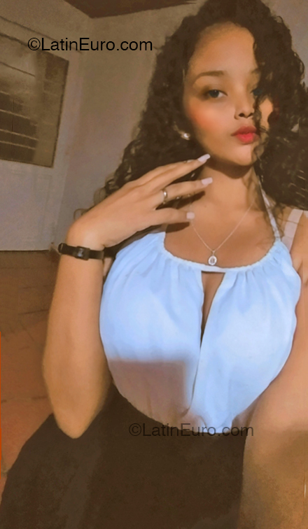 Date this charming Colombia girl Ana Maria from Cartagena CO33111