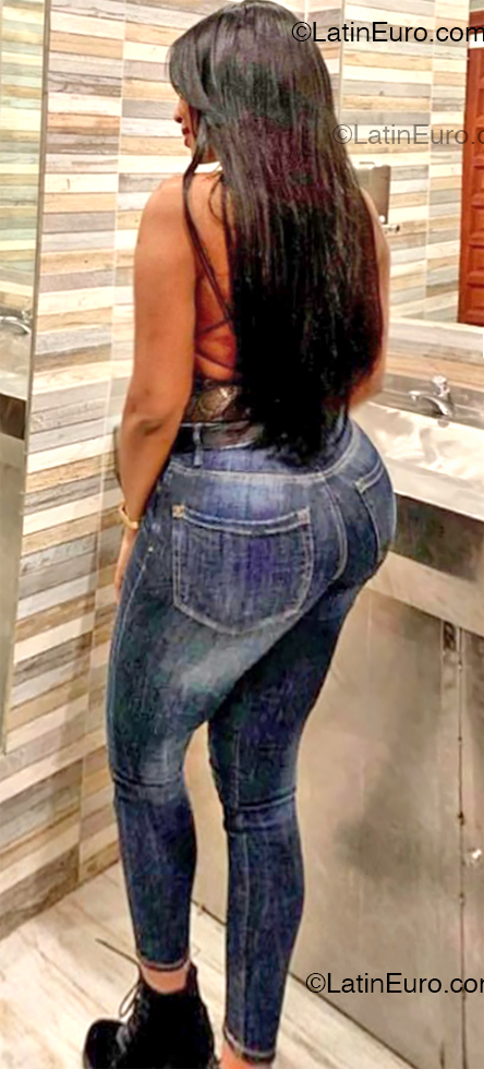 Date this nice looking Spain girl Vicky from Galicia ES871