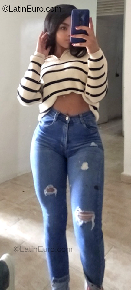 Date this young Venezuela girl Ashly from Caracas VE5057