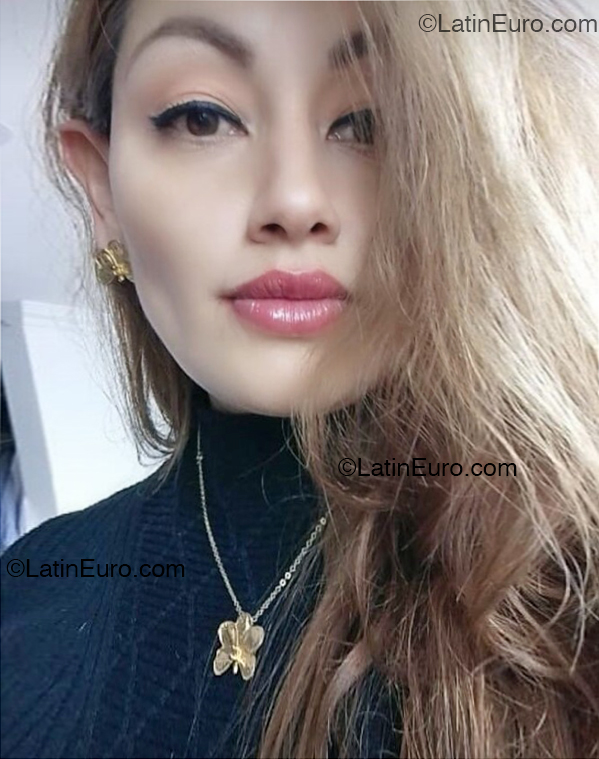 Date this hot Colombia girl Marilyn from Pasto CO33178