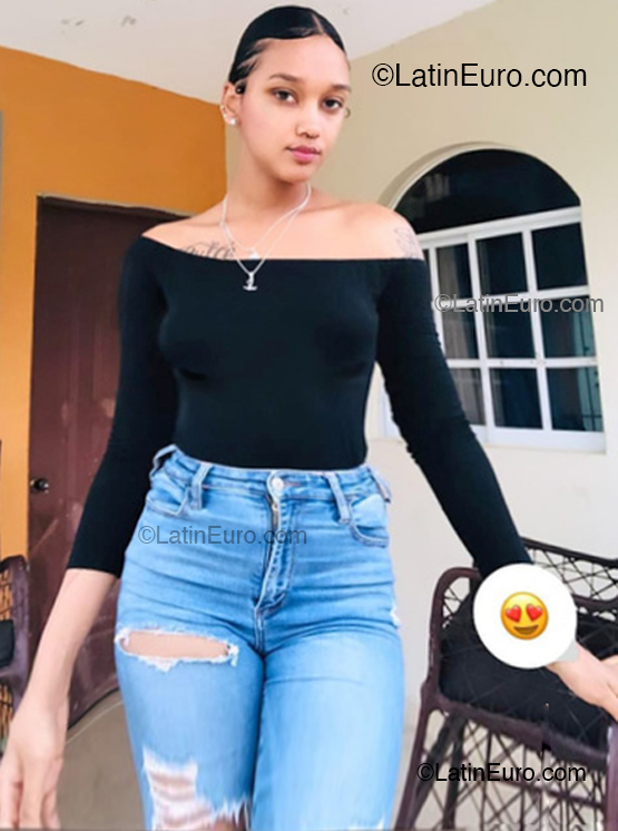 Date this happy Dominican Republic girl Dary from Santo Domingo DO54010