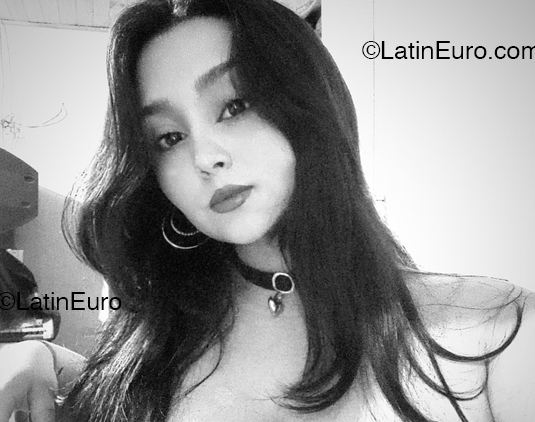 Date this pretty Argentina girl Jenni from Buenos Aires AR981