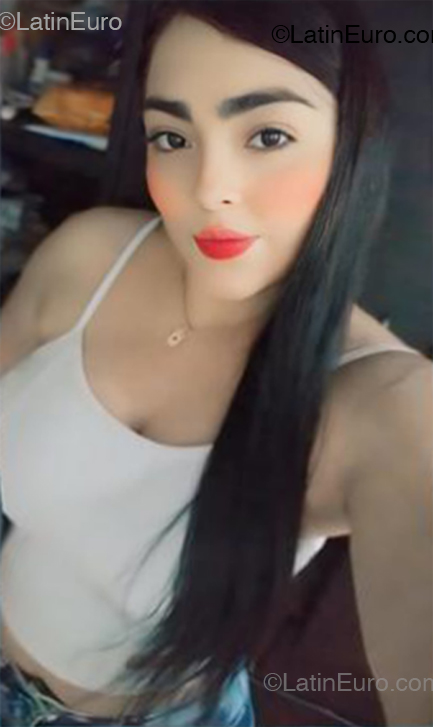 Date this pretty Colombia girl Aleja from Colombia CO33208