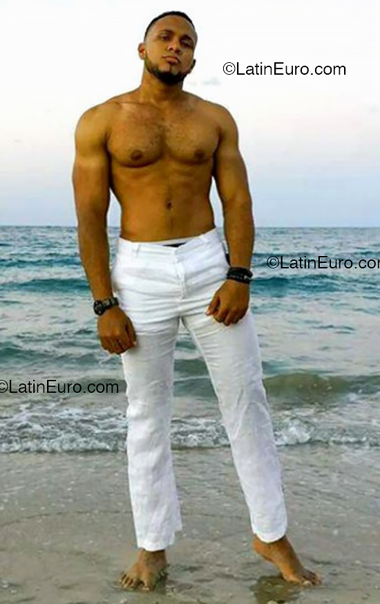 Date this young Dominican Republic man John from Santiago De Los Caballeros DO54352