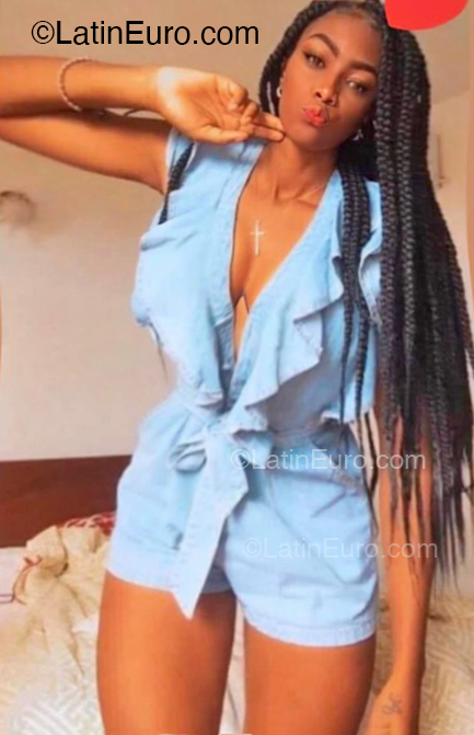 Date this happy Colombia girl Lina from Cali CO33245