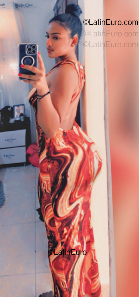 Date this hard body Dominican Republic girl Rosalva from Santo Domingo DO54538