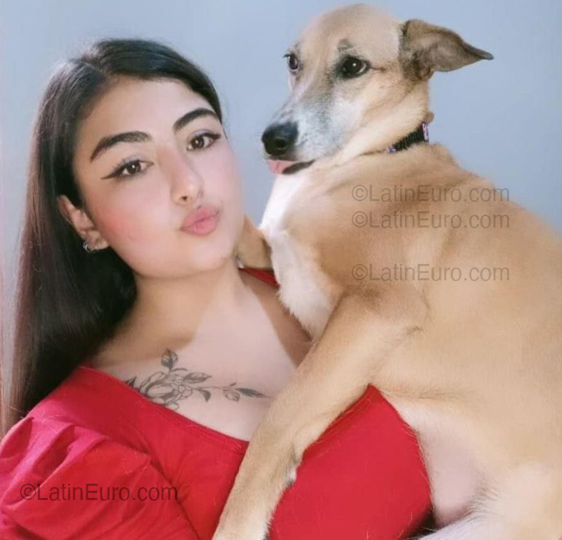 Date this attractive Colombia girl Maria from Bogota CO33262
