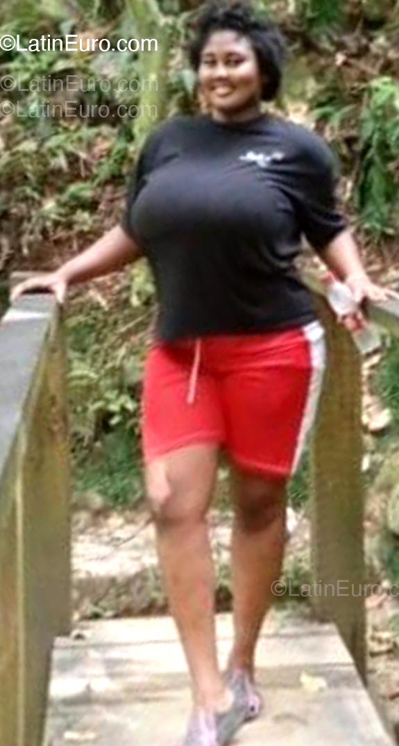 Date this nice looking Dominican Republic girl Lee from Santo Domingo DO54546
