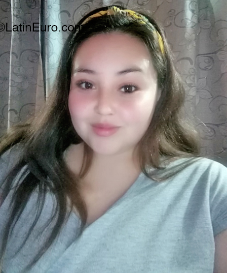 Date this foxy Chile girl Valeri from Santiago CL437